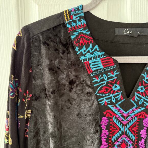 Calessa Women's Embroidered Floral Velvet Bell Sleeve Top Size Medium - Picture 7 of 13